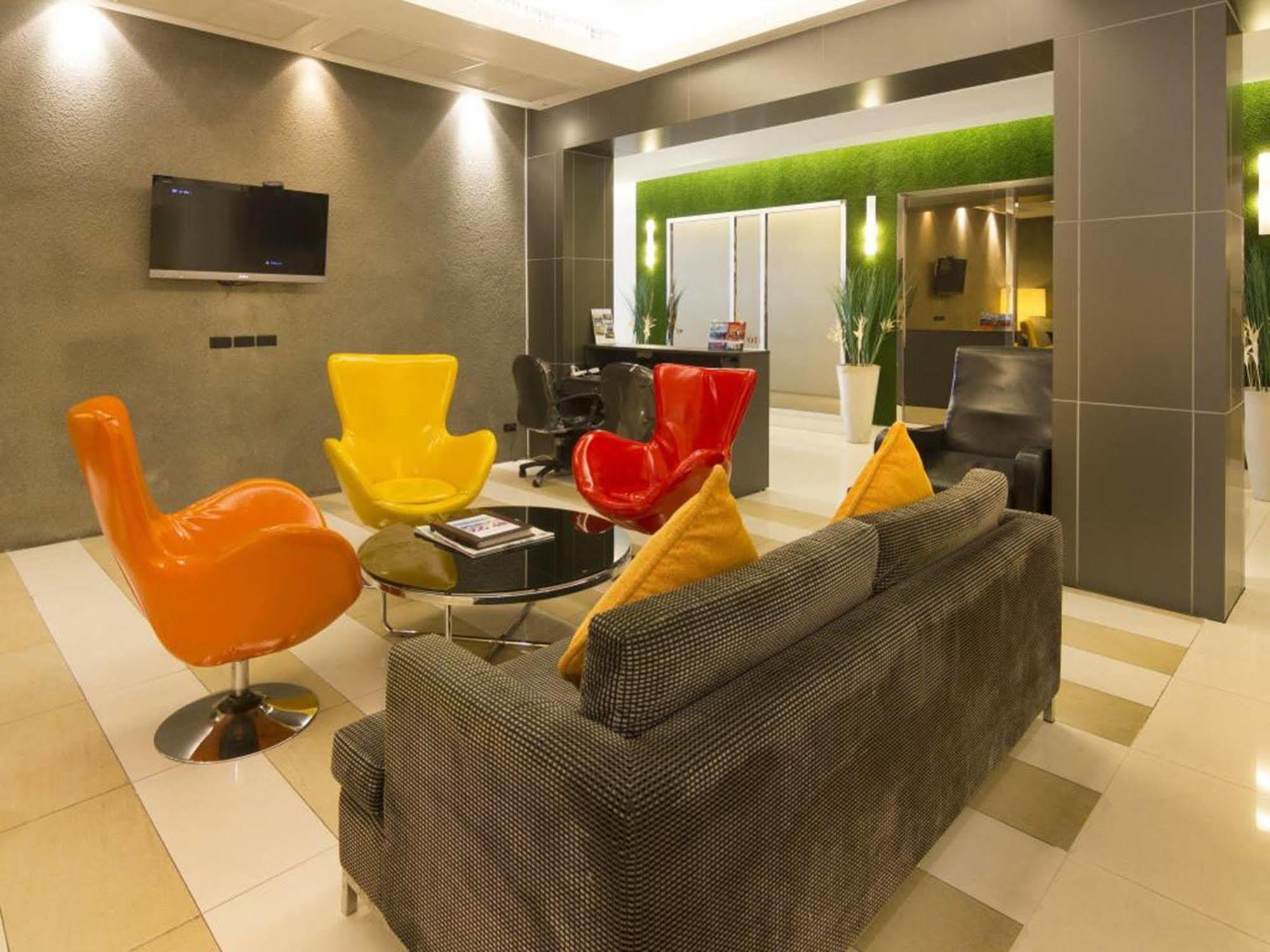 Legacy Hotel Bangkok Sukhumvit Экстерьер фото